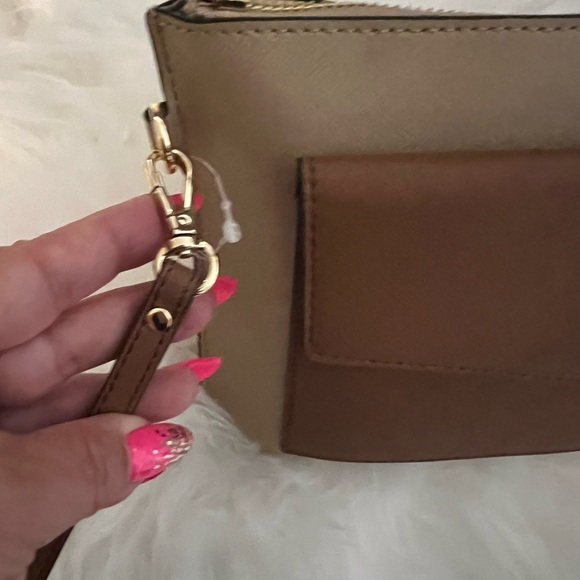 NWOT Michael Kors Front Pocket Colorblock Wristlet model No 38S0CTTW9T - Picture 9 of 9